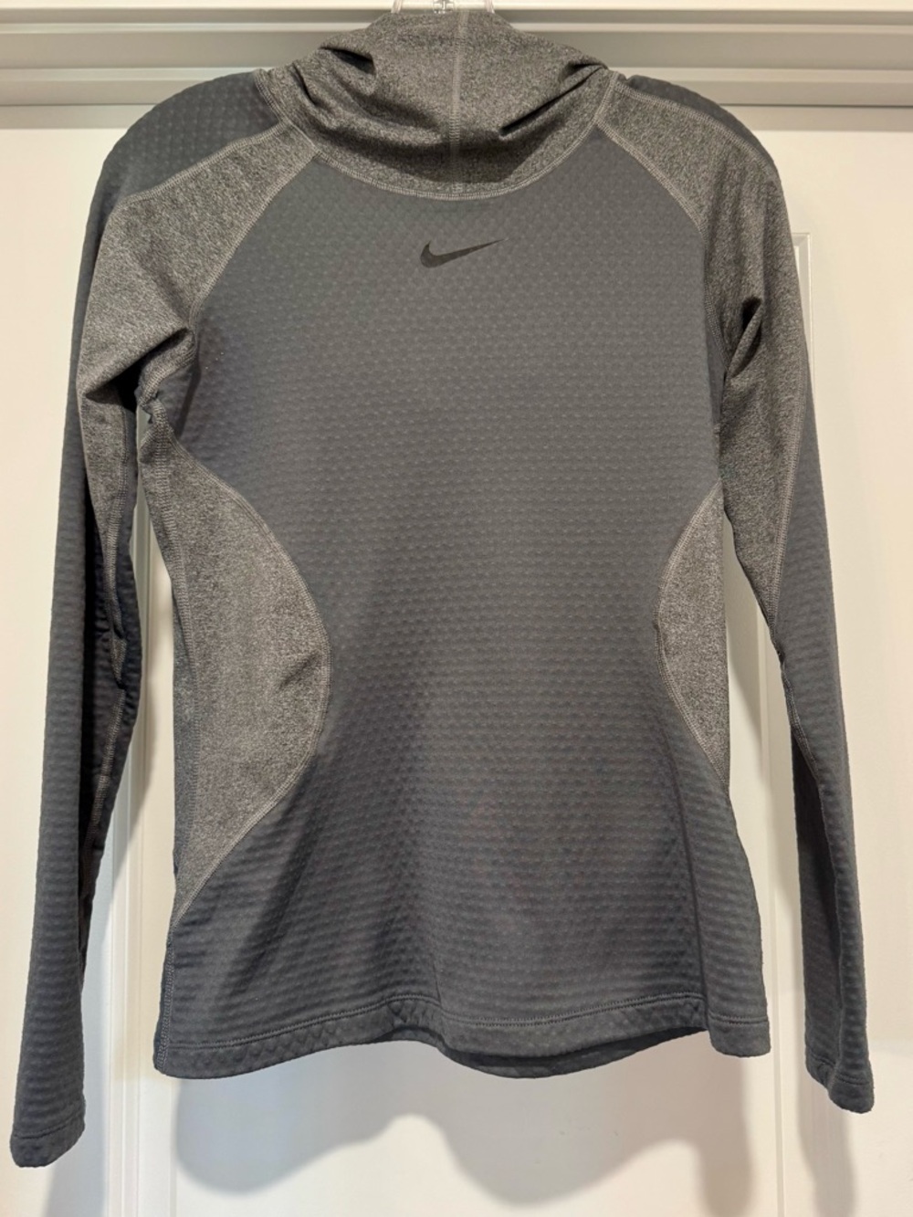 Nike Pro Hyperwarm Women’s Thermal Pullover Hoodie - Gray Size M